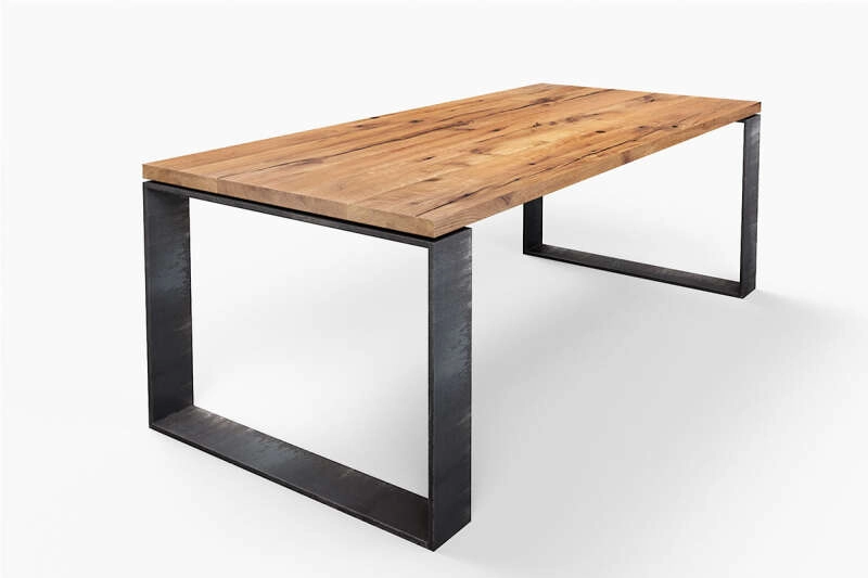 Maßgefertigte Tische aus Altholz